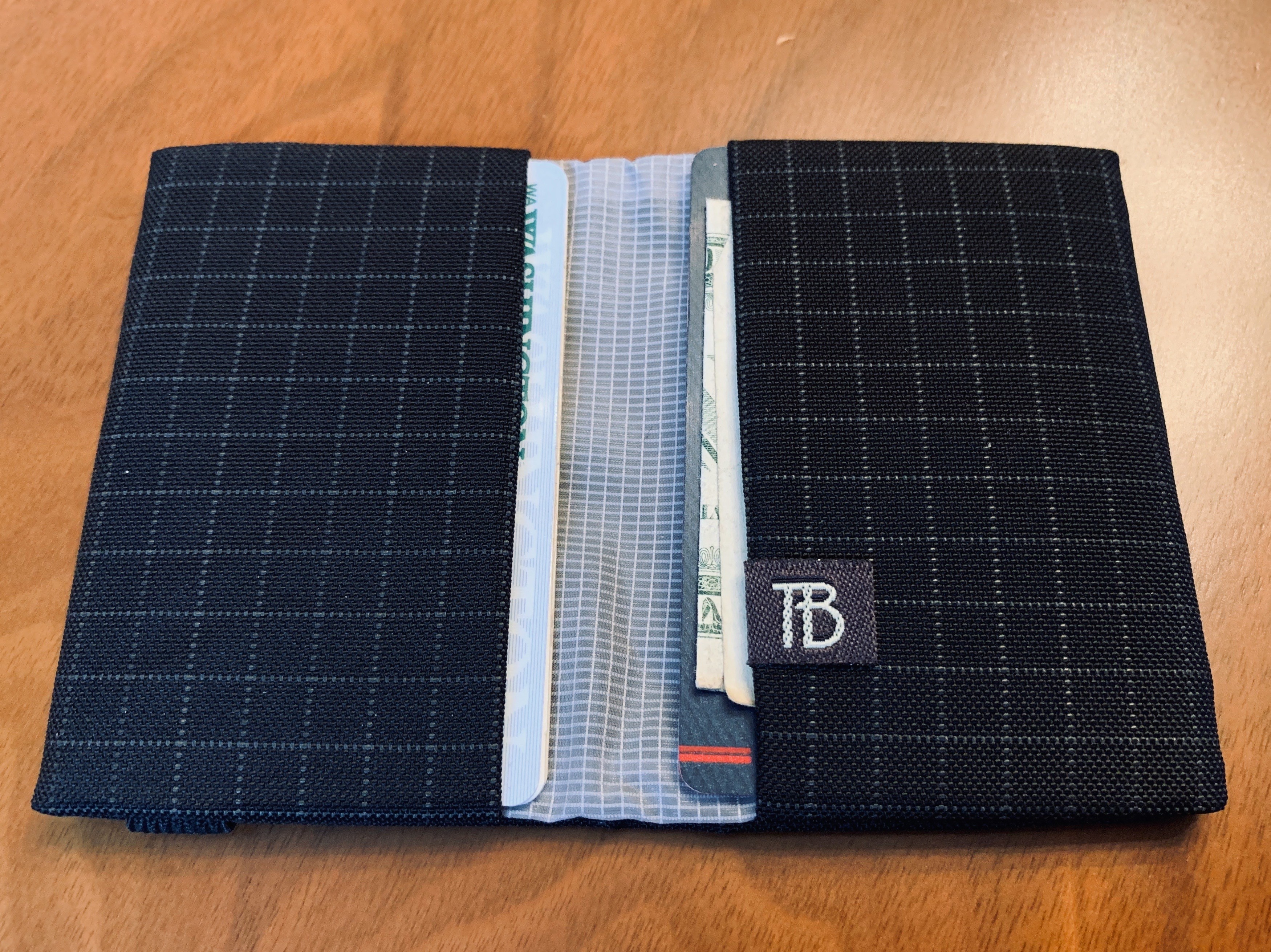 Nik’s Minimalist Wallets from Tom Bihn – The Brooks Review