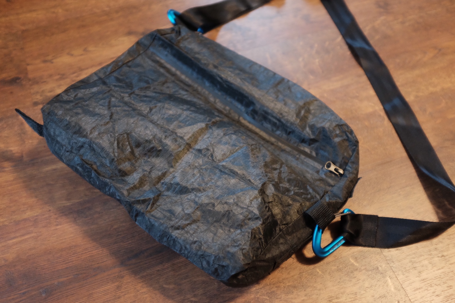 dyneema messenger bag