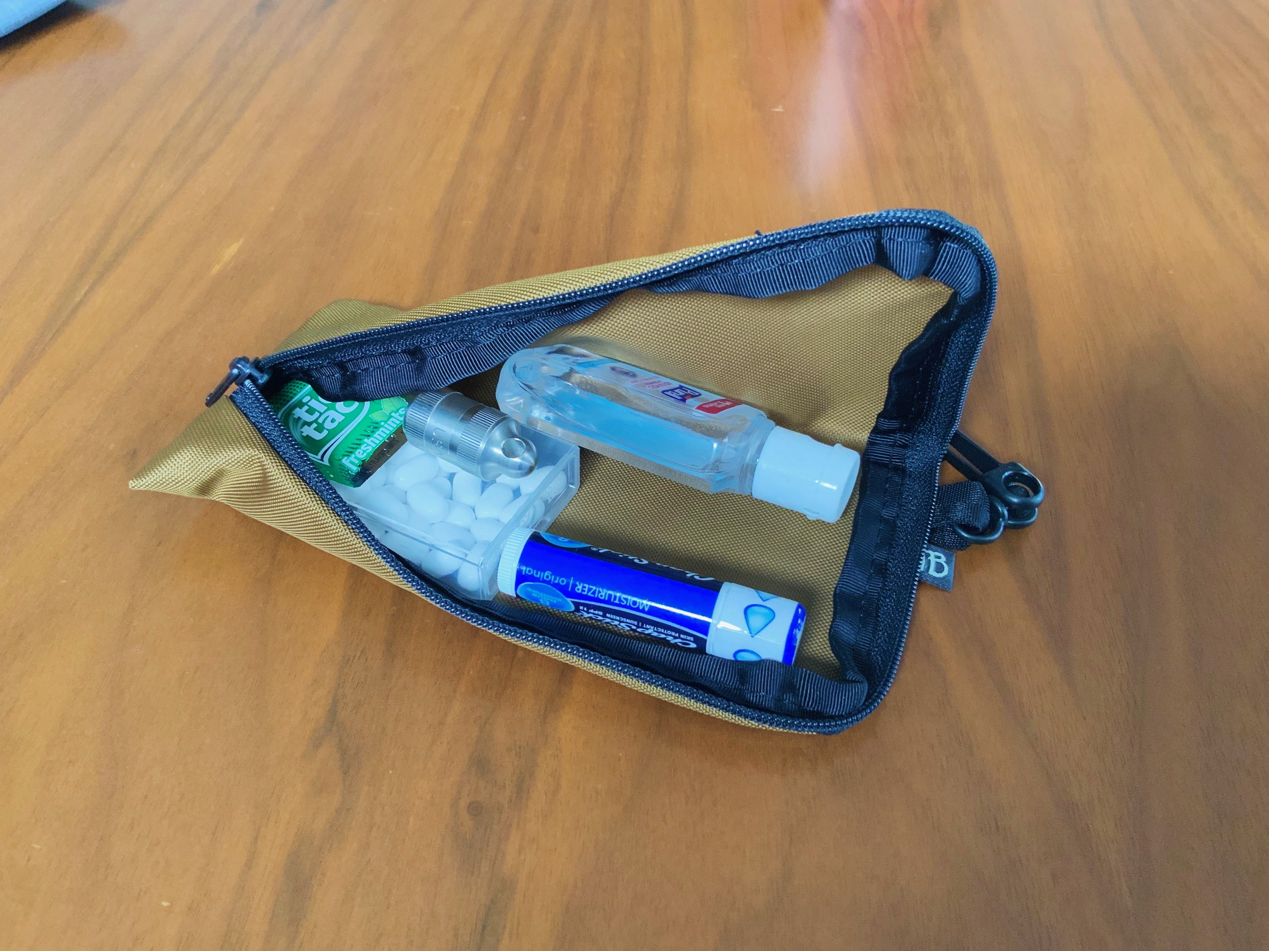 TOM BIHN Ghost Whale Organizer Pouch Review - Alex Kwa