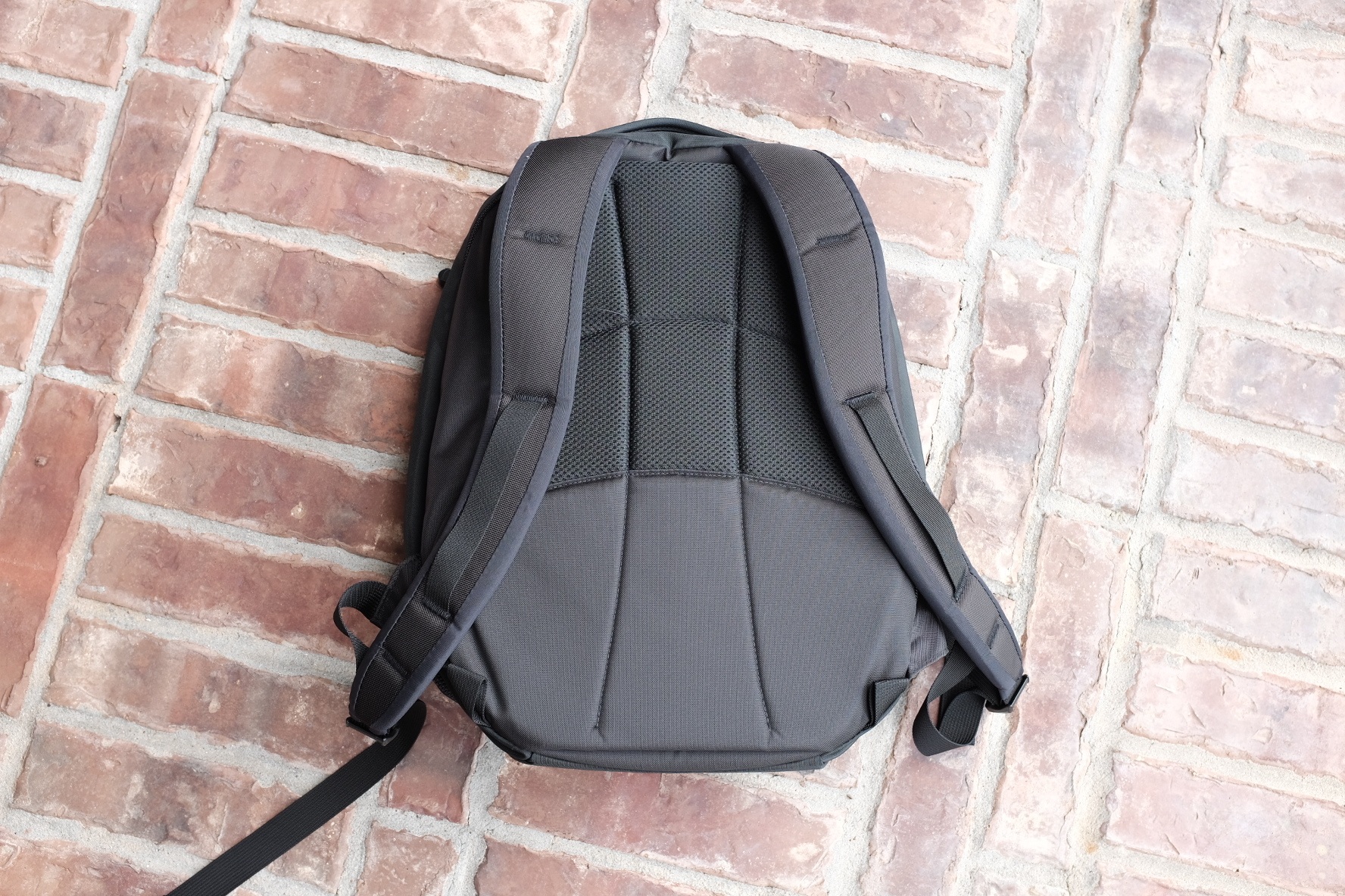 Tom Bihn’s New Synik 22 and 30 – The Brooks Review