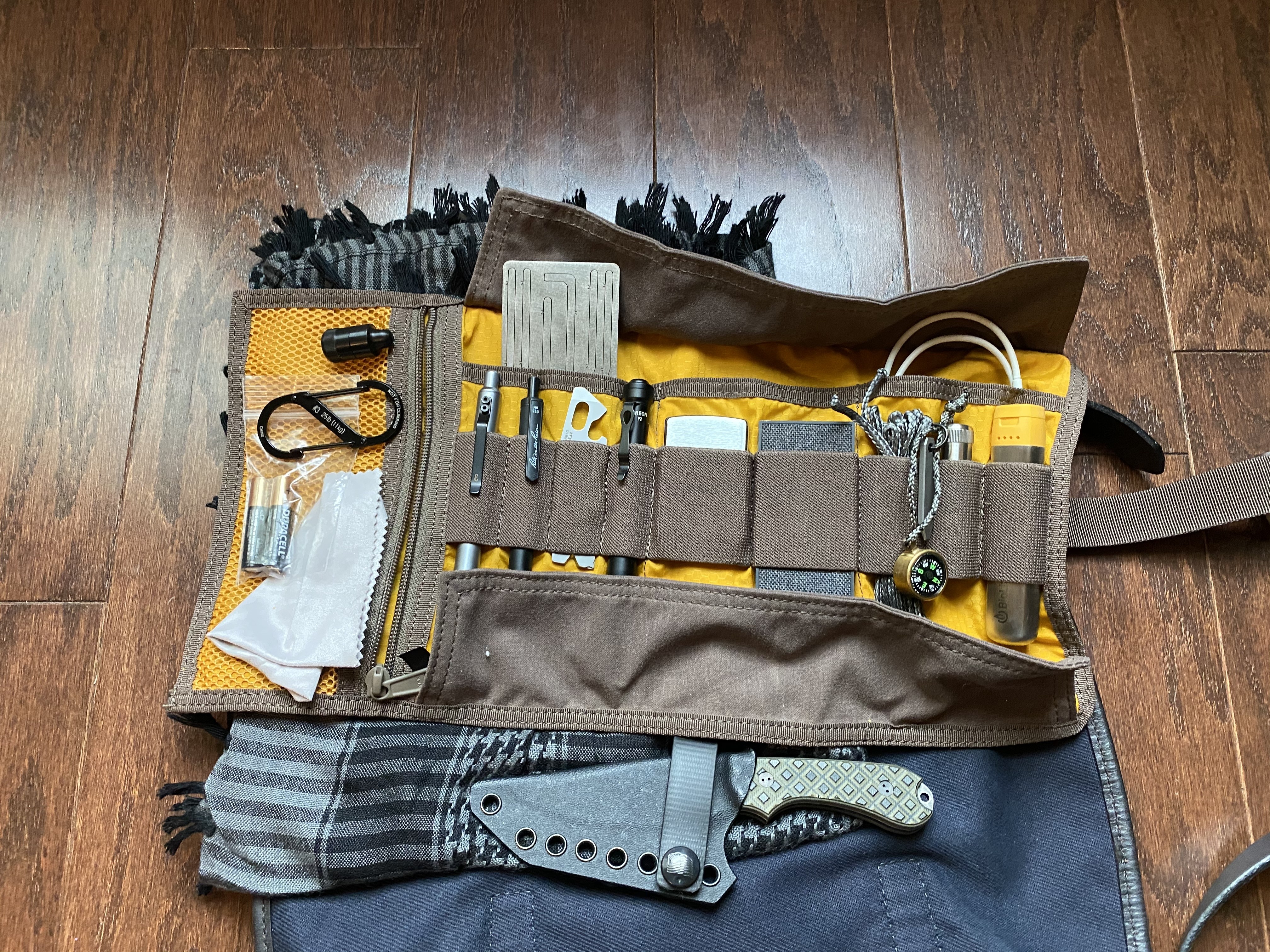 Very happy with my new bargain EDC sling bag (Items and loadout in  comments!) : r/ManyBaggers