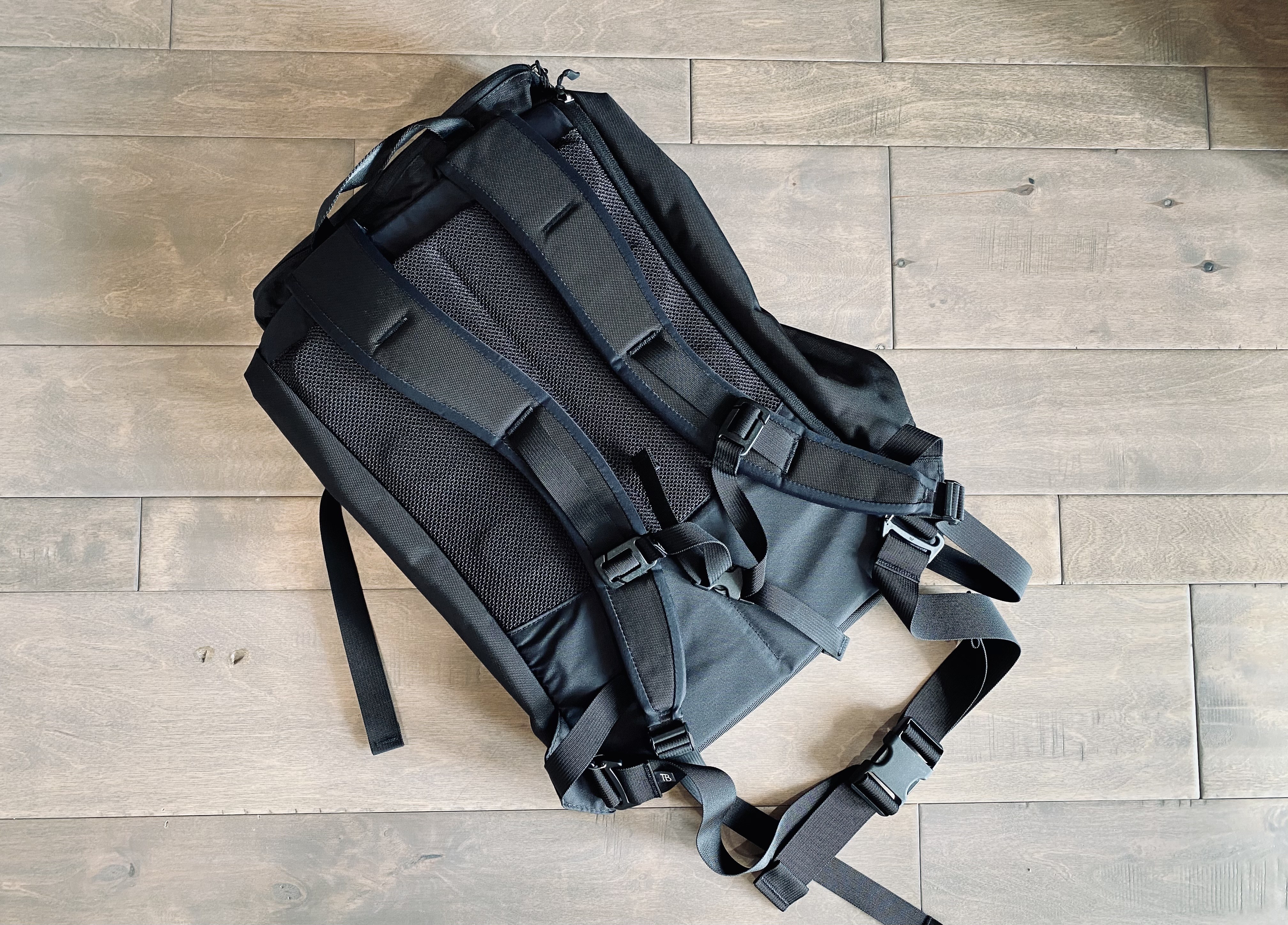 First Look: Tom Bihn Shadow Guide V2 33 Backpack – The Brooks Review