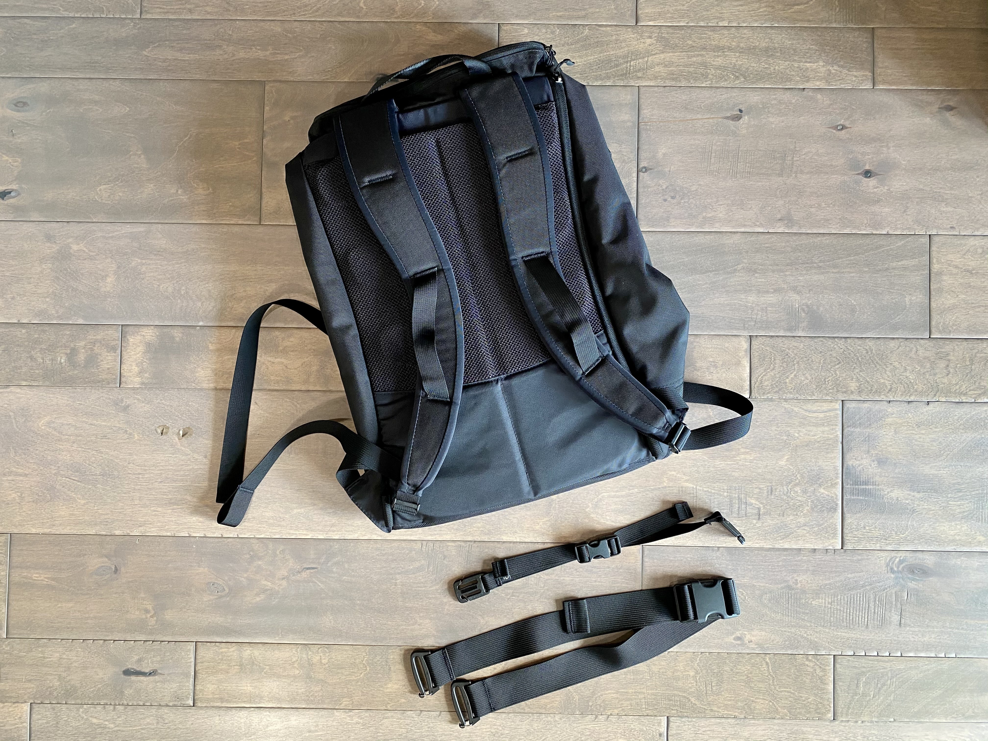 First Look: Tom Bihn Shadow Guide V2 33 Backpack – The Brooks Review