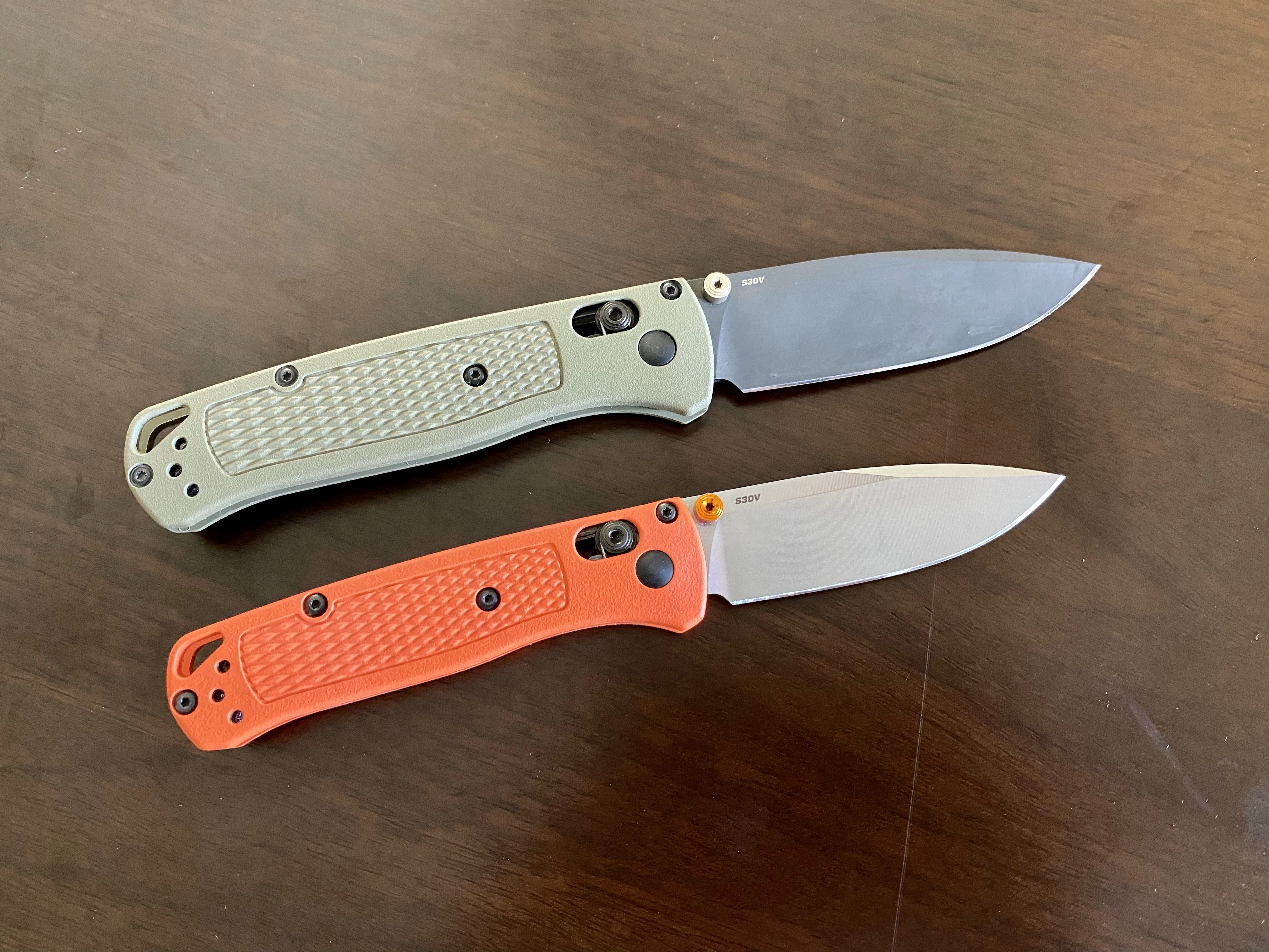 Bugout vs Mini Grip side by side : r/benchmade