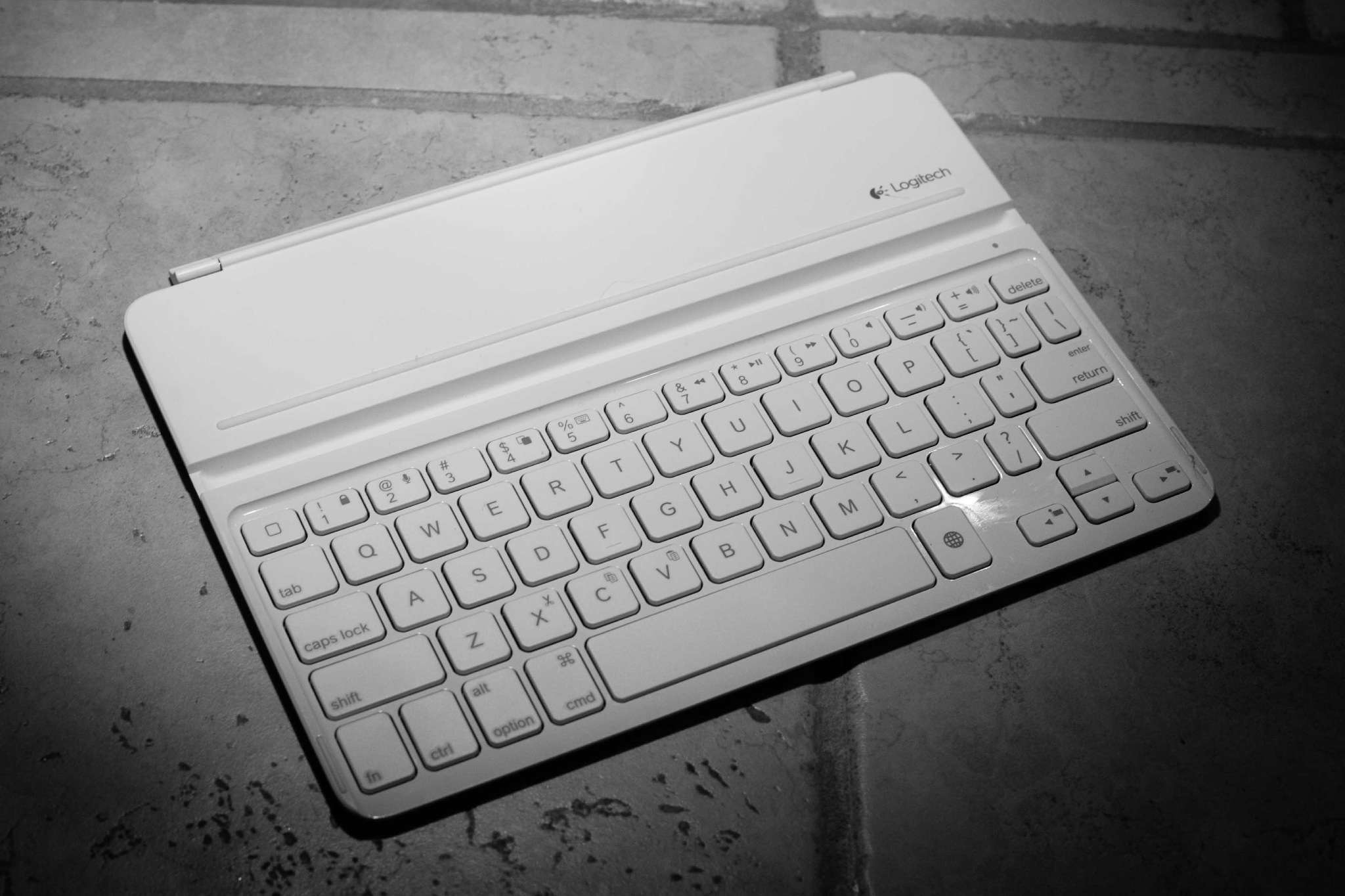 logitech keyboard on mac air