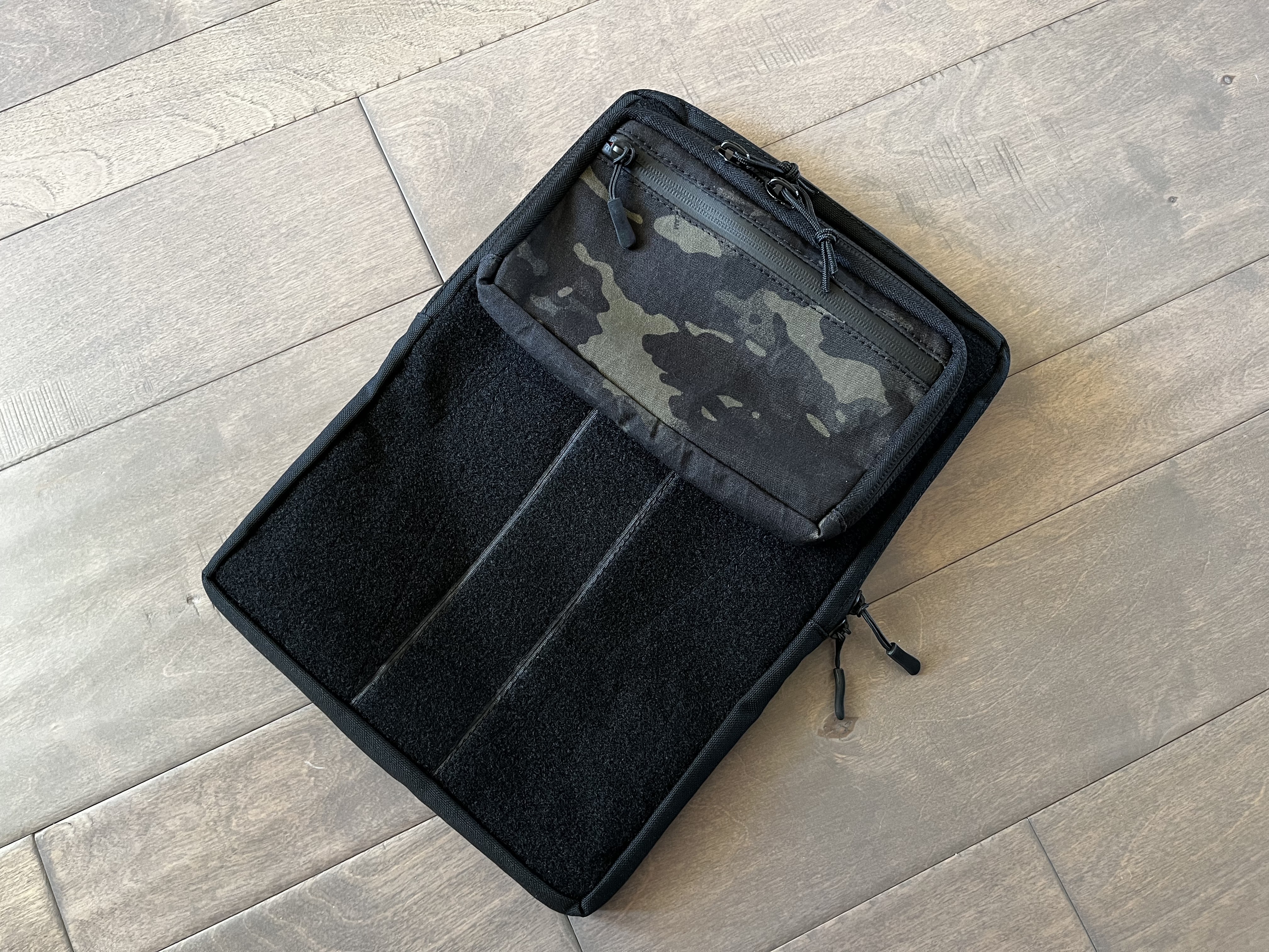 Velcro laptop outlet sleeve