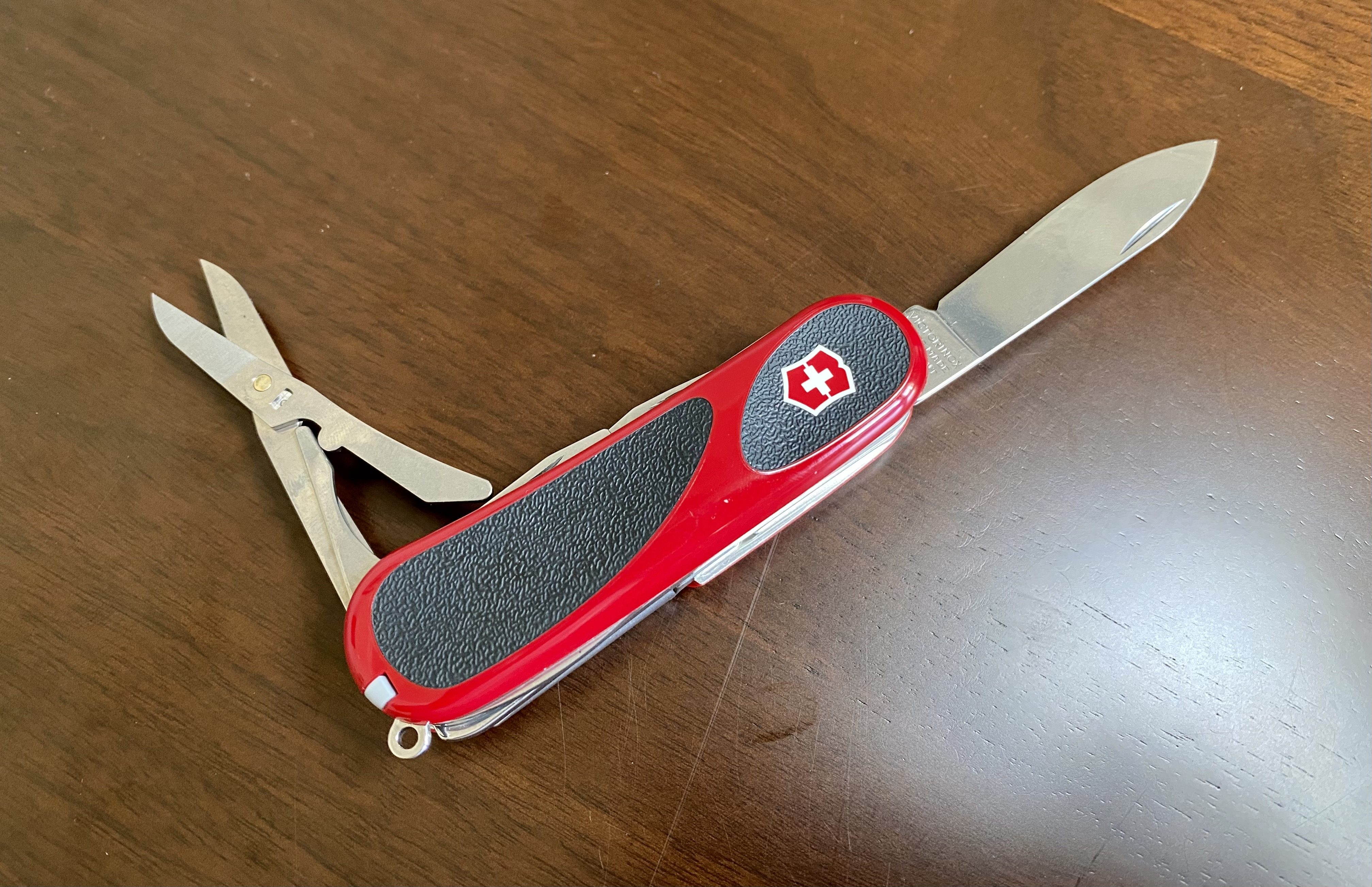 Old victorinox sak scissor's screw