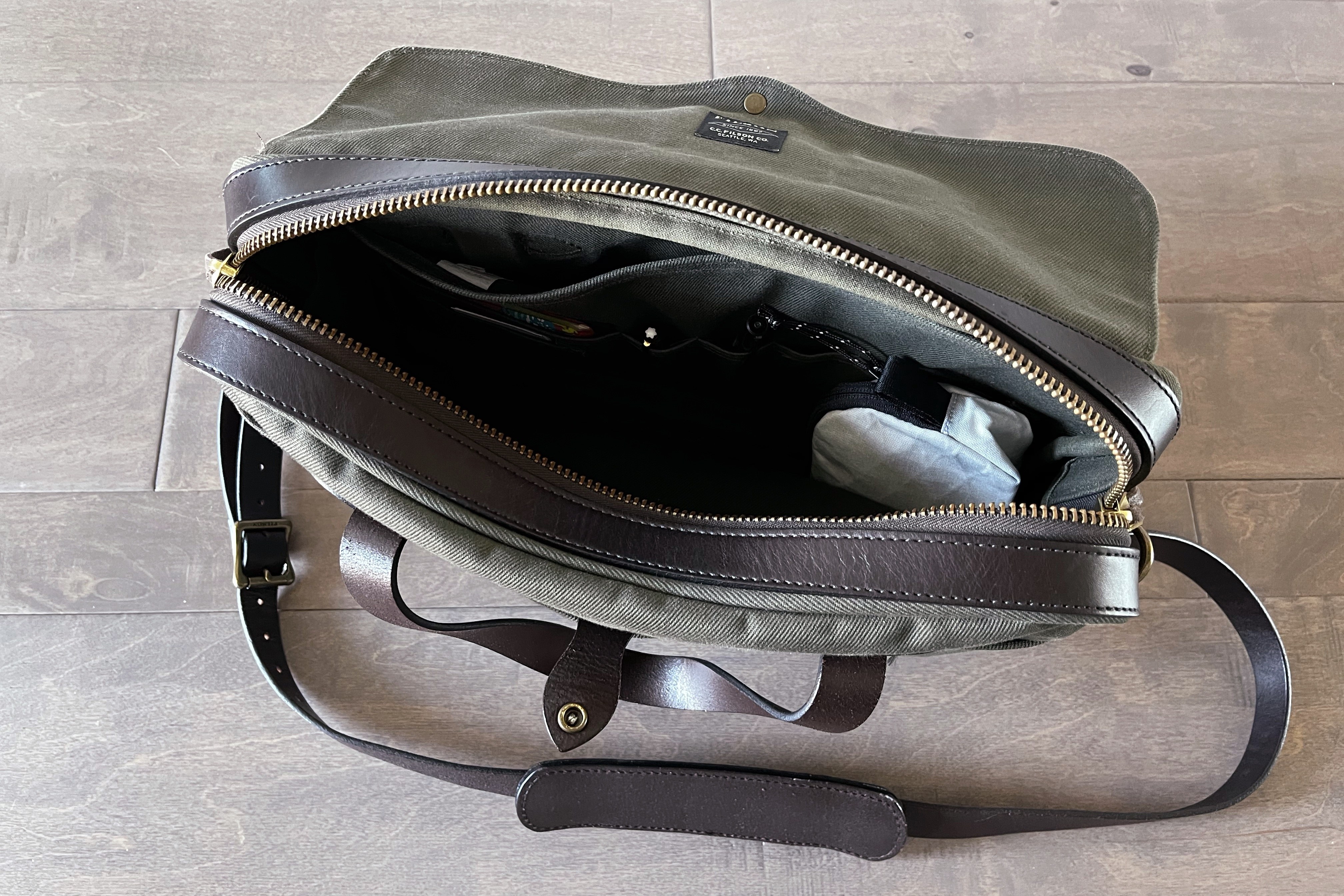 Filson Workshop Messenger Bag – The Brooks Review